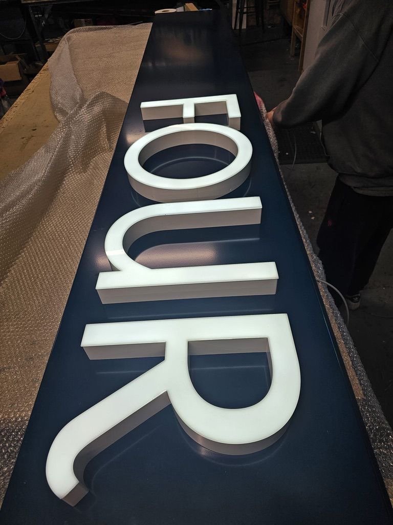 OUTDOOR+Base | 3D LED Front-Lit| Acryl-Alubond - Image 2